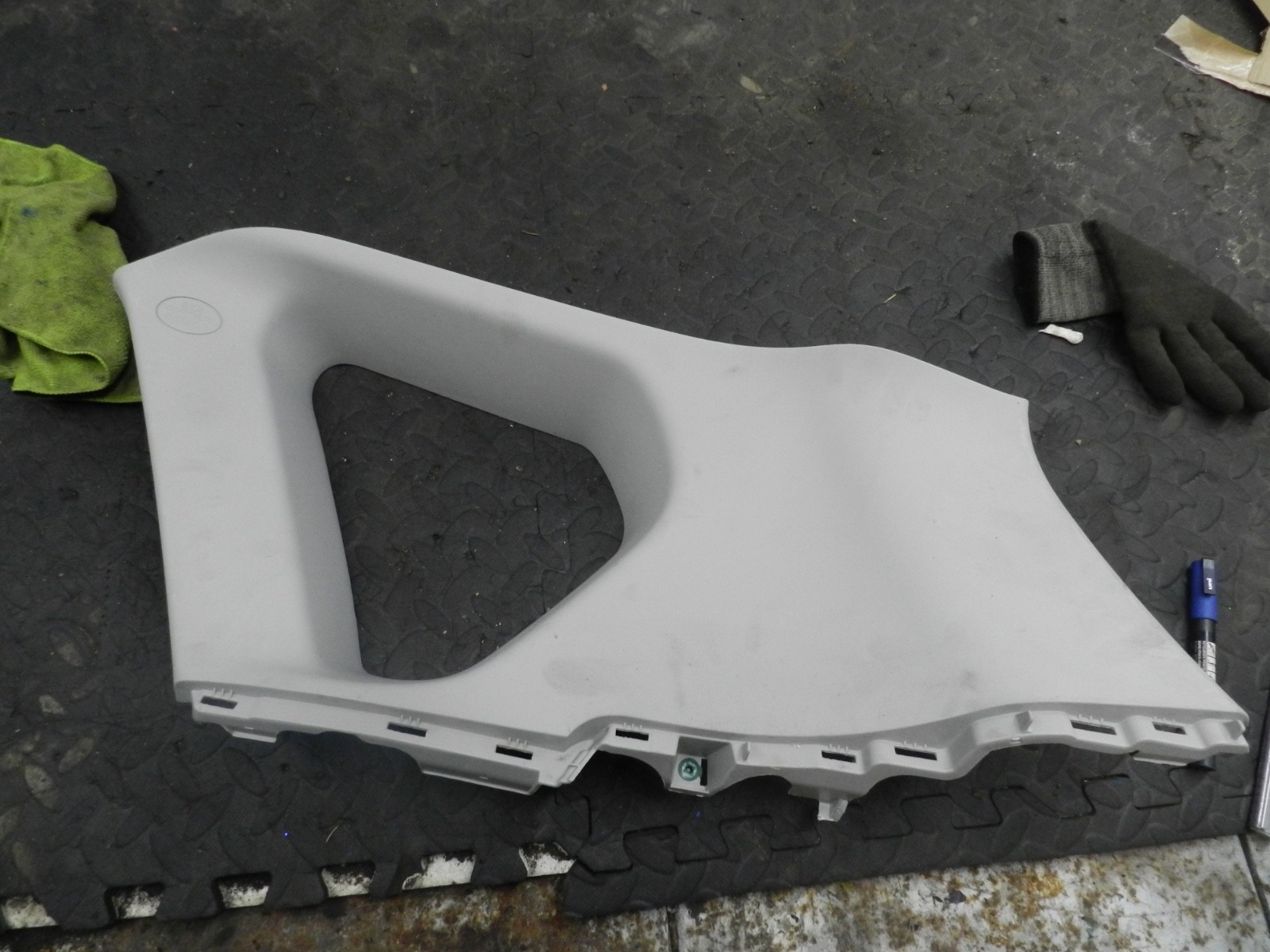 169. TOYOTA AURIS. 1.6 DIESEL. DRIVER SIDE REAR UPPER BOOT TRIM