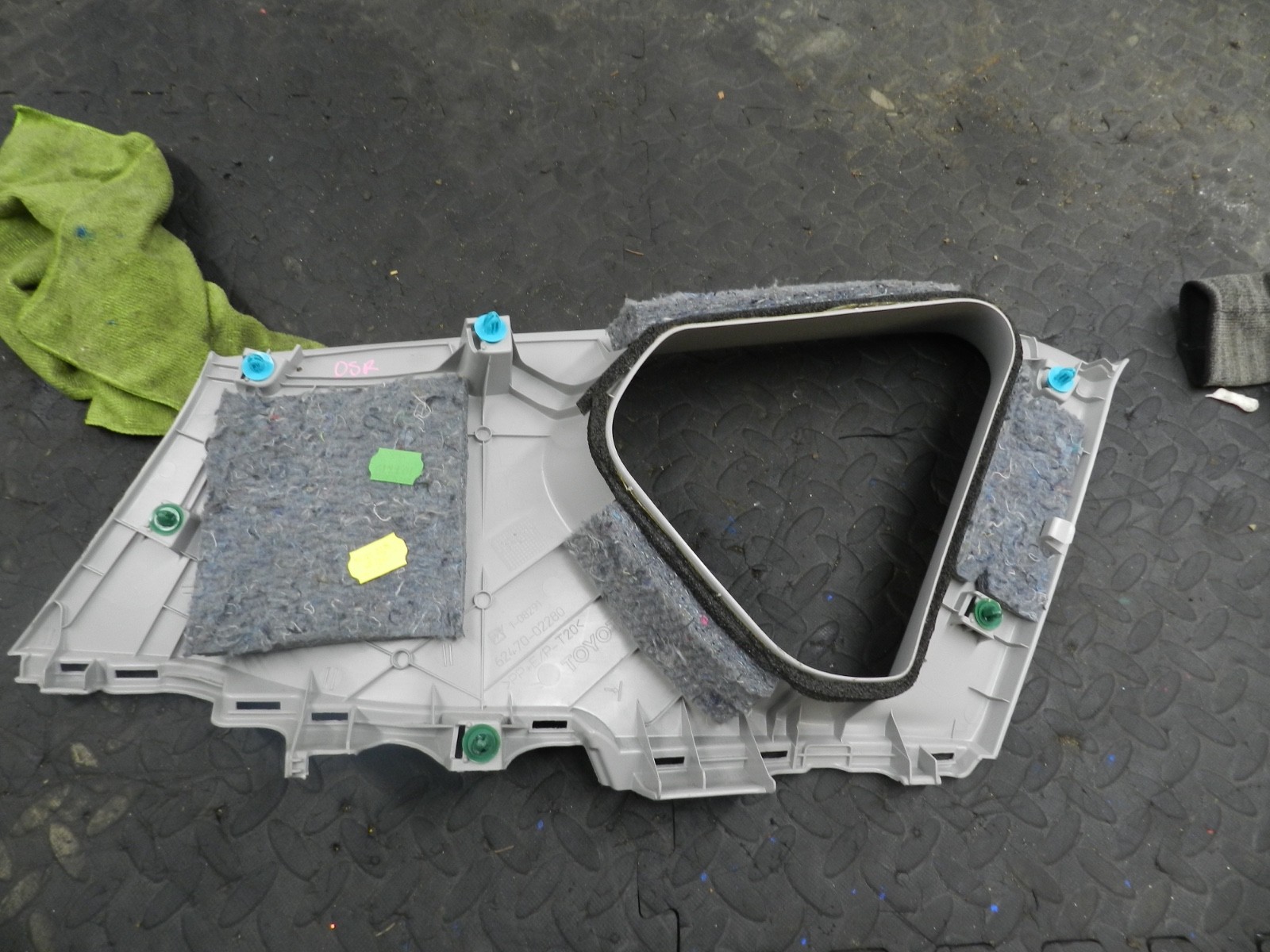 169. TOYOTA AURIS. 1.6 DIESEL. DRIVER SIDE REAR UPPER BOOT TRIM - Image 3