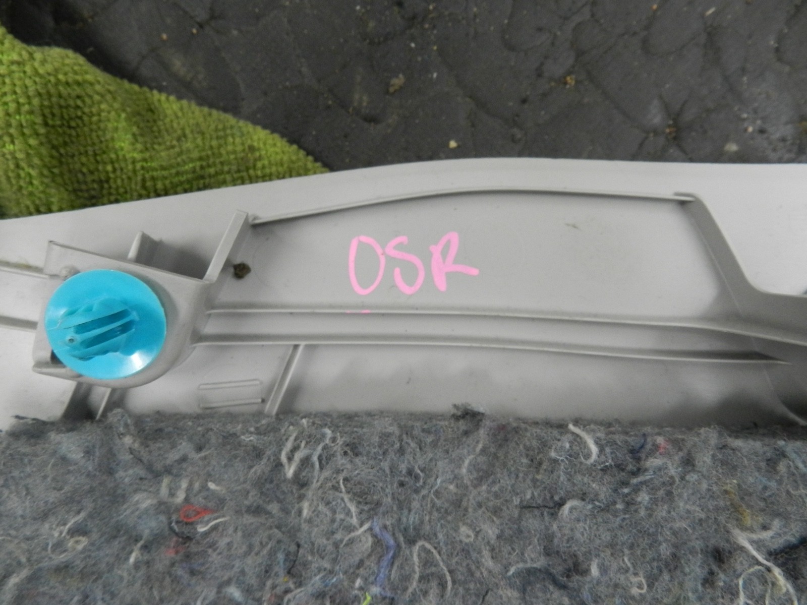 169. TOYOTA AURIS. 1.6 DIESEL. DRIVER SIDE REAR UPPER BOOT TRIM - Image 4