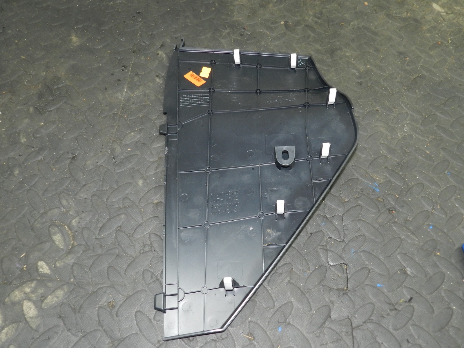 169. TOYOTA AURIS. 1.6 DIESEL. DASH BOARD SIDE PANEL - Image 2
