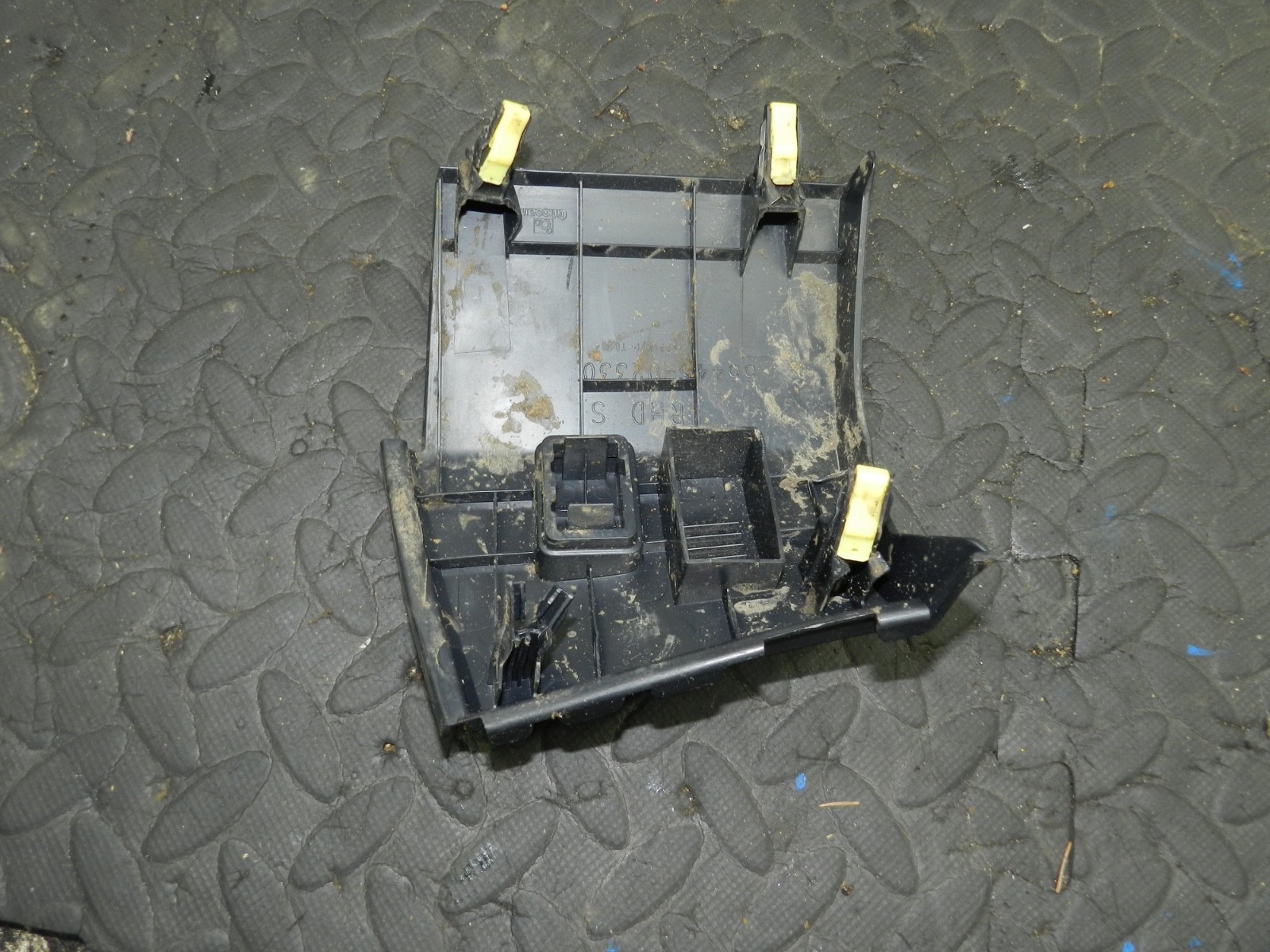 169. TOYOTA AURIS. 1.6 DIESEL. DASH BOARD PANEL TRIM - Image 2