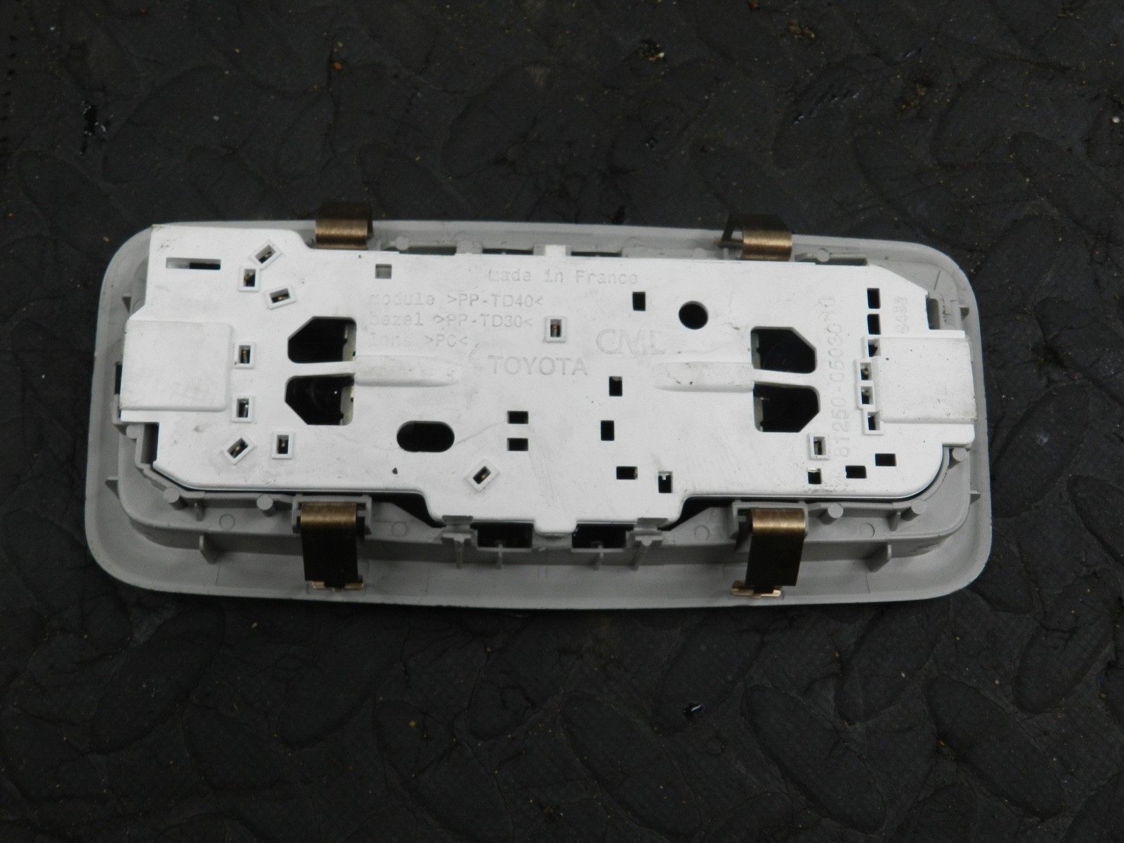 169. TOYOTA AURIS. 1.6 DIESEL. INTERIOR LIGHT - Image 3