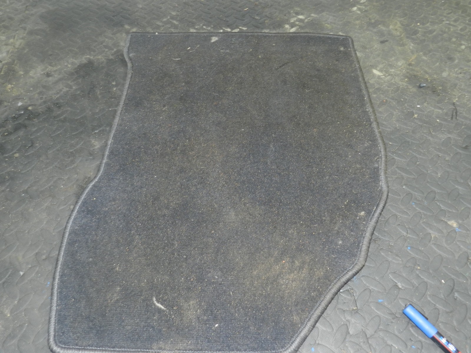 169. TOYOTA AURIS. 1.6 DIESEL. FLOOR MAT