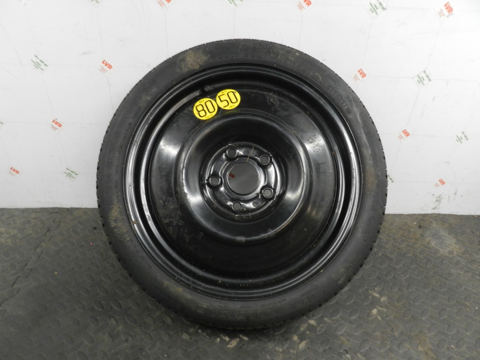 169. TOYOTA AURIS. 1.6 DIESEL. EMERGENCY SPARE WHEEL
