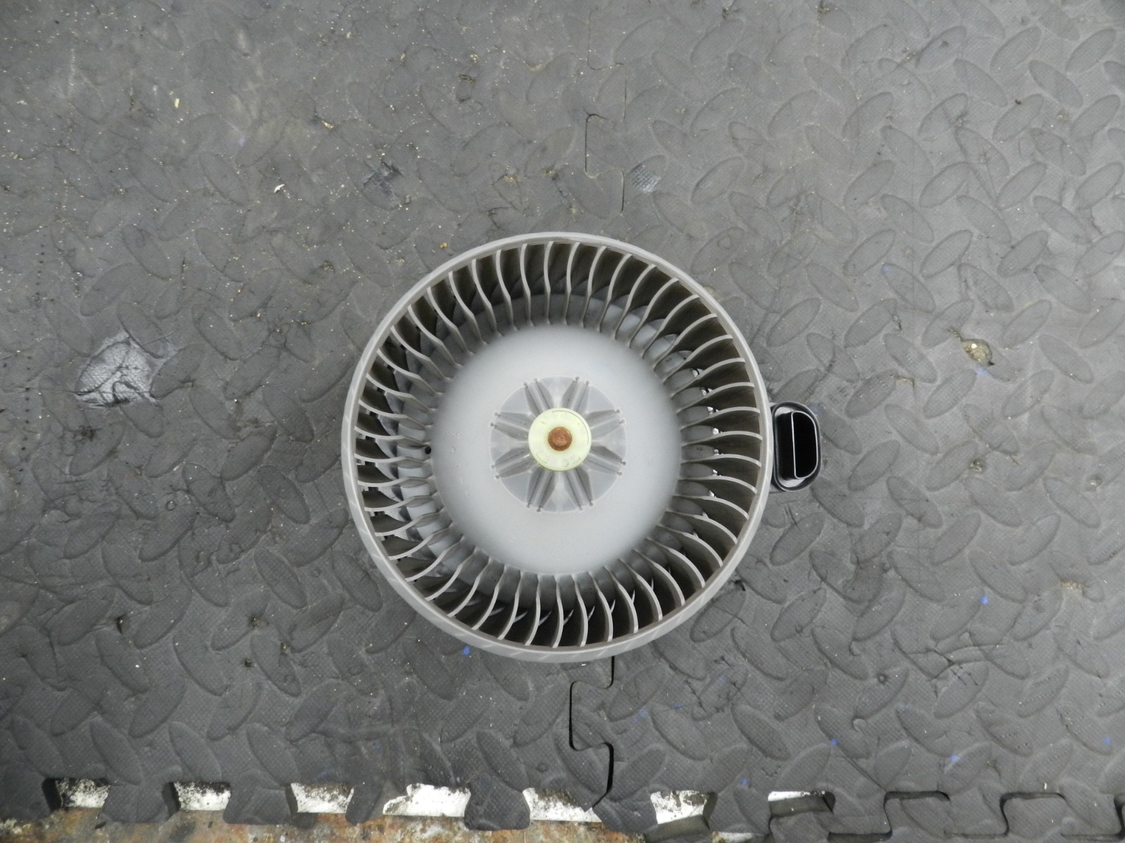 169. TOYOTA AURIS. 1.6 DIESEL. HEATER BLOWER FAN MOTOR