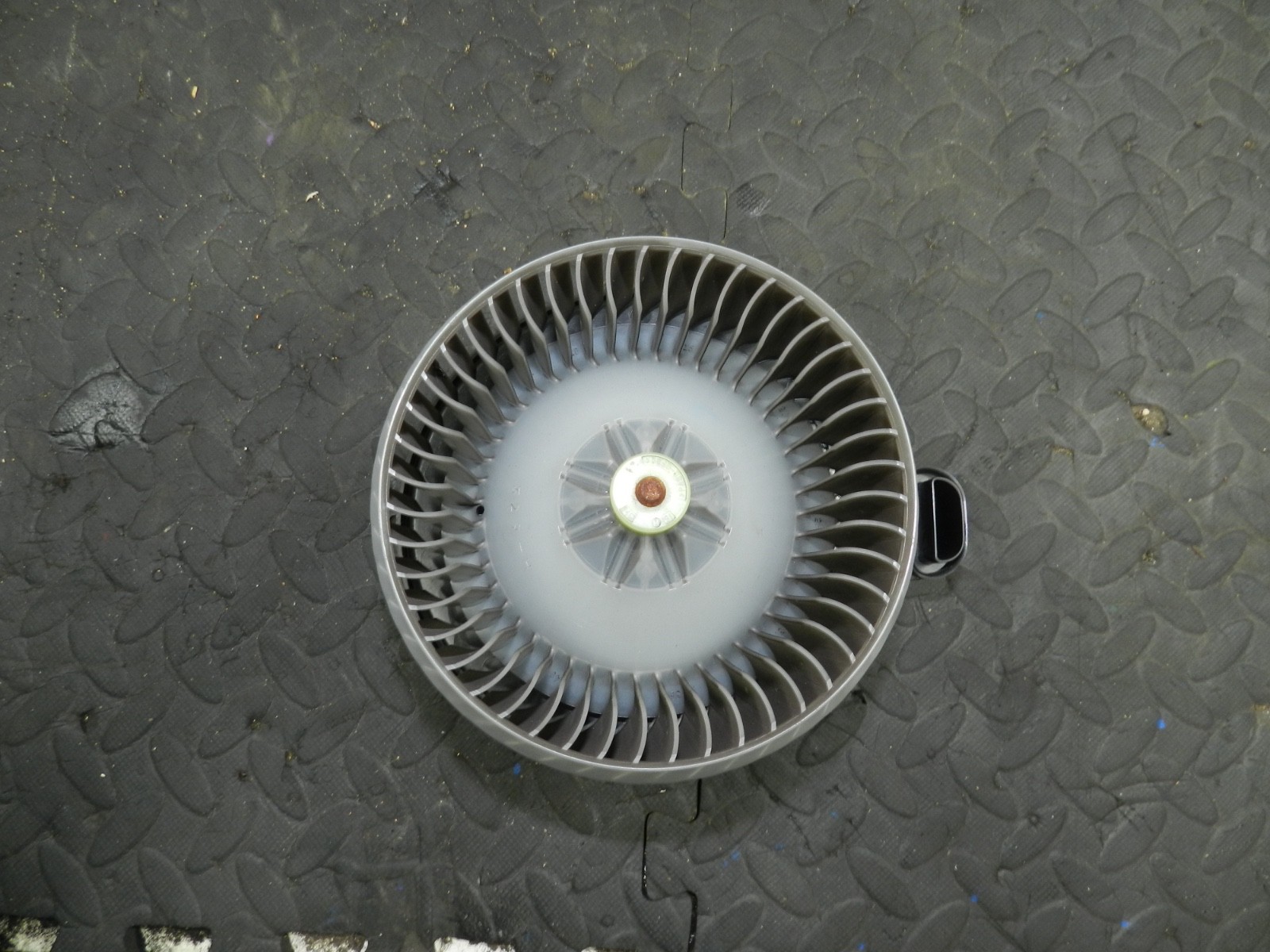 169. TOYOTA AURIS. 1.6 DIESEL. HEATER BLOWER FAN MOTOR - Image 2