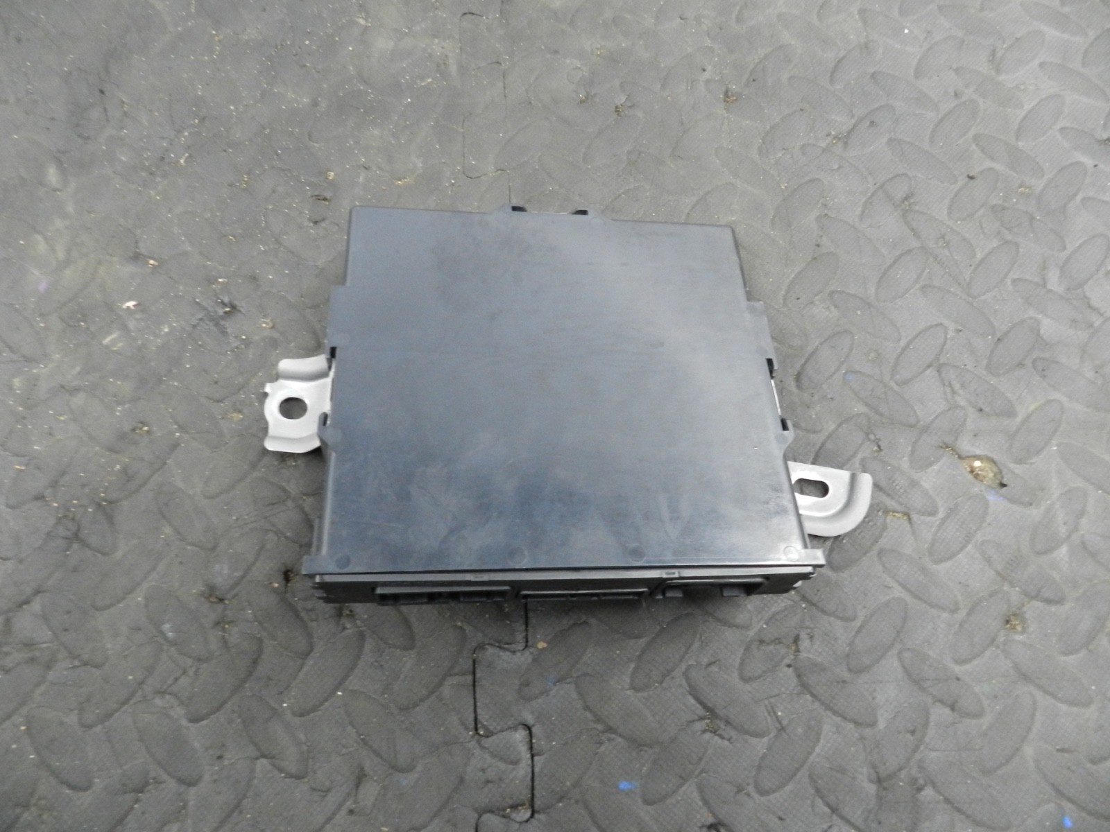 169. TOYOTA AURIS. 1.6 DIESEL. ENGINE START STOP ECU 89261-02050