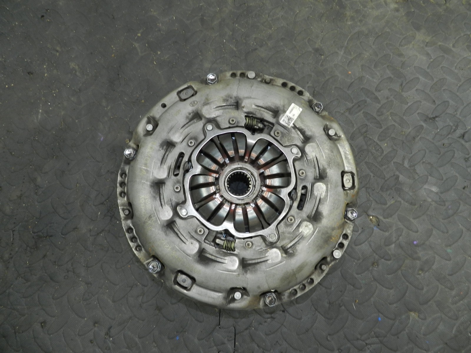 169. TOYOTA AURIS. 1.6 DIESEL. DMF DUAL MASS FLYWHEEL + CLUTCH KIT - Image 2