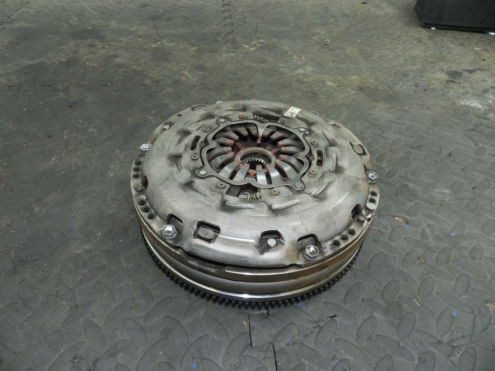 169. TOYOTA AURIS. 1.6 DIESEL. DMF DUAL MASS FLYWHEEL + CLUTCH KIT - Image 3