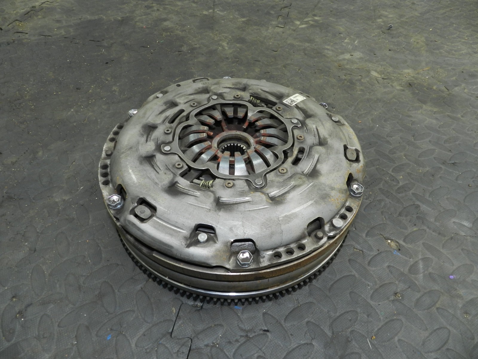 169. TOYOTA AURIS. 1.6 DIESEL. DMF DUAL MASS FLYWHEEL + CLUTCH KIT - Image 4