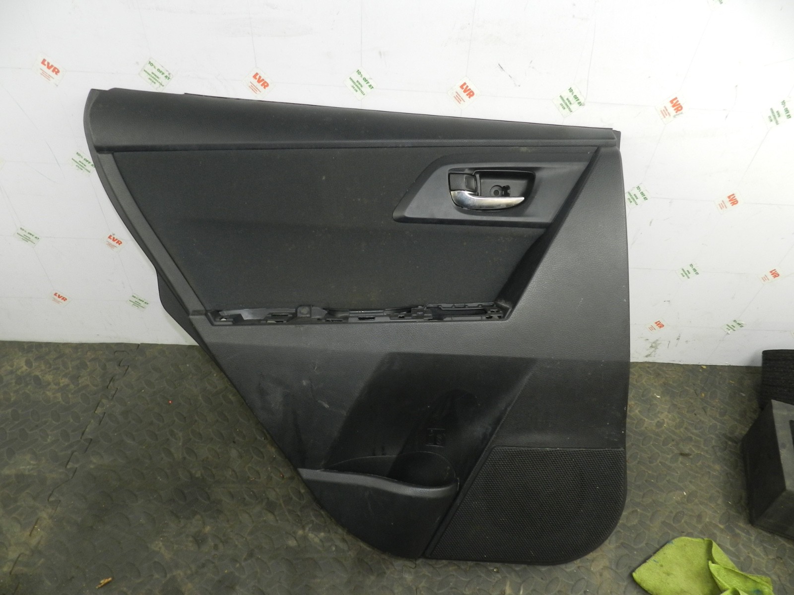 169. TOYOTA AURIS. 1.6 DIESEL. PASSENGER SIDE REAR DOOR CARD - Image 2