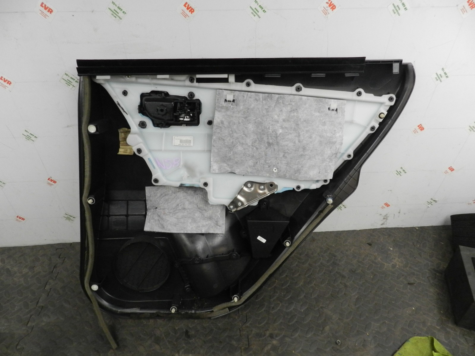 169. TOYOTA AURIS. 1.6 DIESEL. PASSENGER SIDE REAR DOOR CARD - Image 4