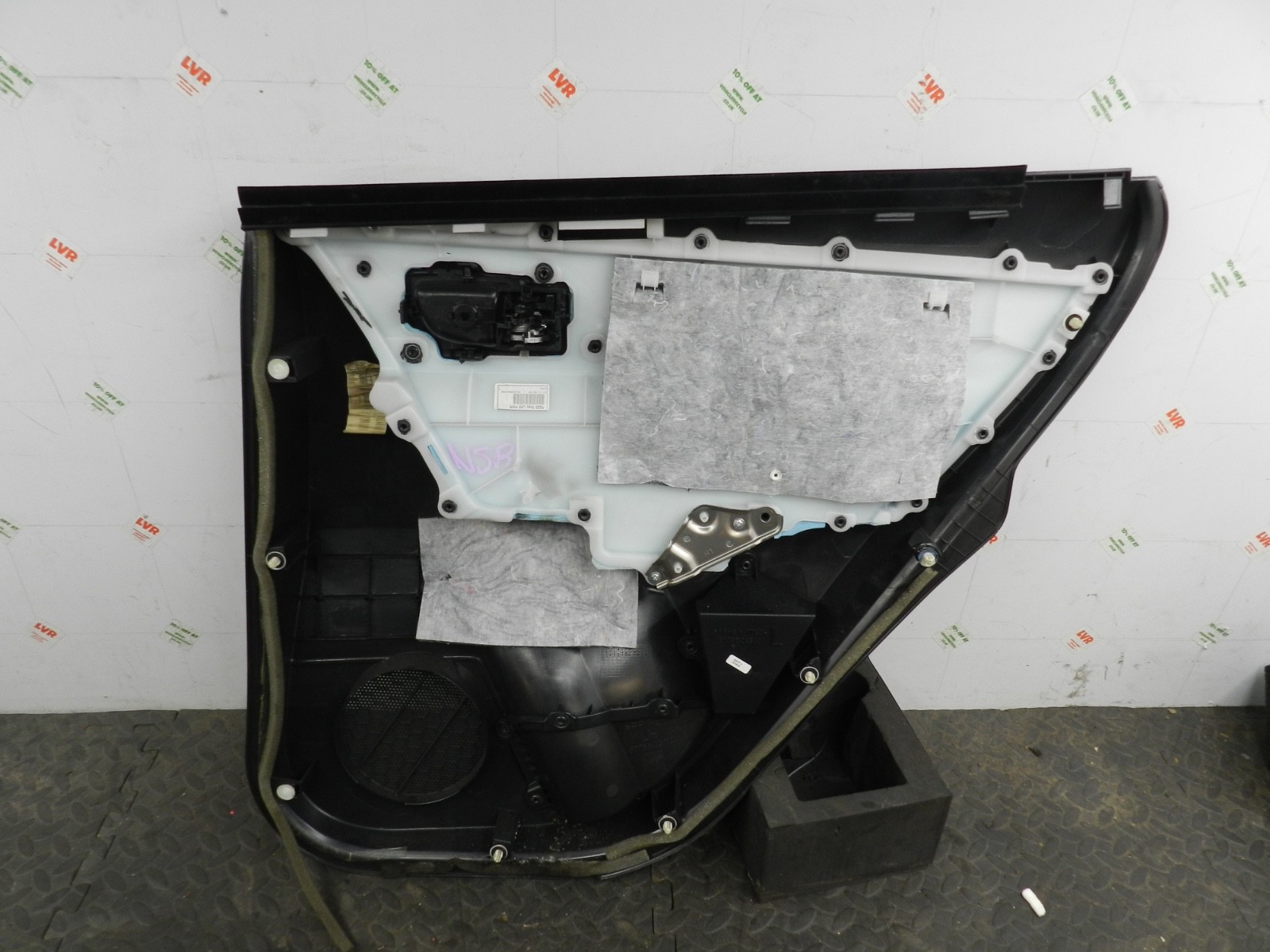 169. TOYOTA AURIS. 1.6 DIESEL. PASSENGER SIDE REAR DOOR CARD - Image 5