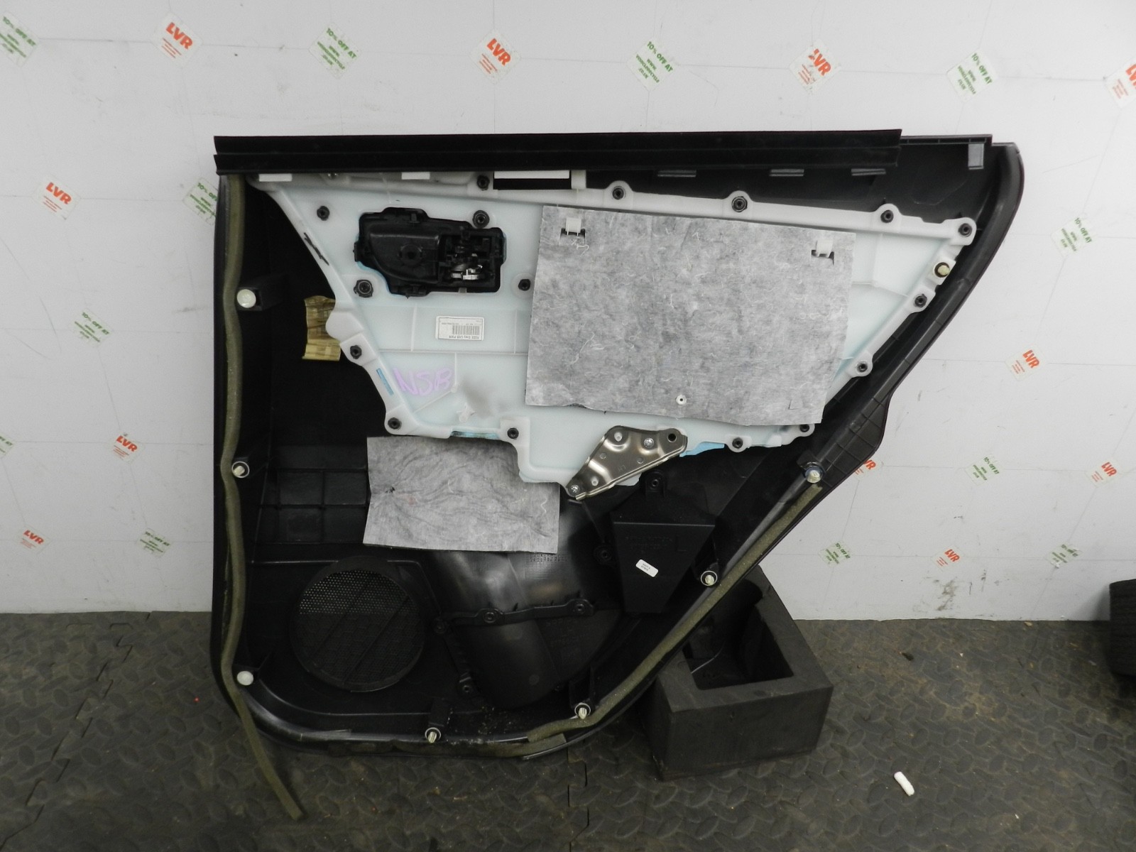 169. TOYOTA AURIS. 1.6 DIESEL. PASSENGER SIDE REAR DOOR CARD - Image 6