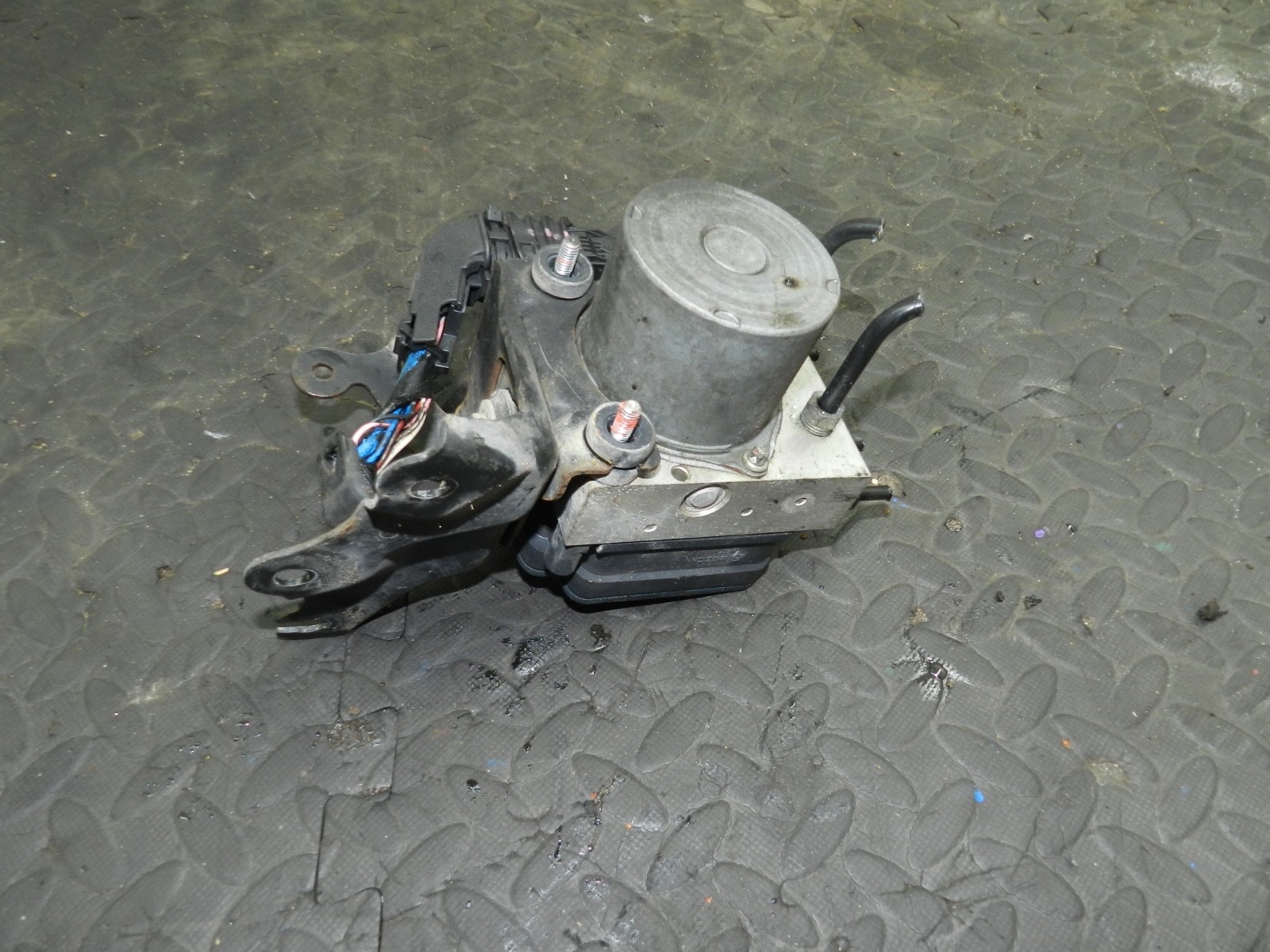 169. TOYOTA AURIS. 1.6 DIESEL. ABS PUMP MODULE - Image 2