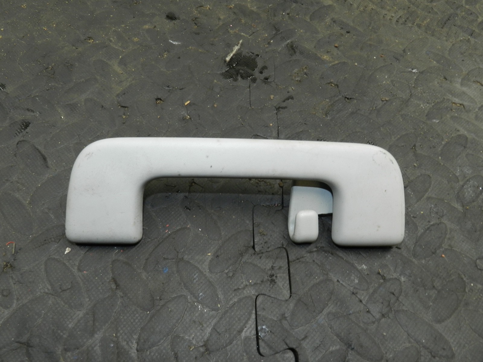 169. TOYOTA AURIS. 1.6 DIESEL. GRAB HANDLE