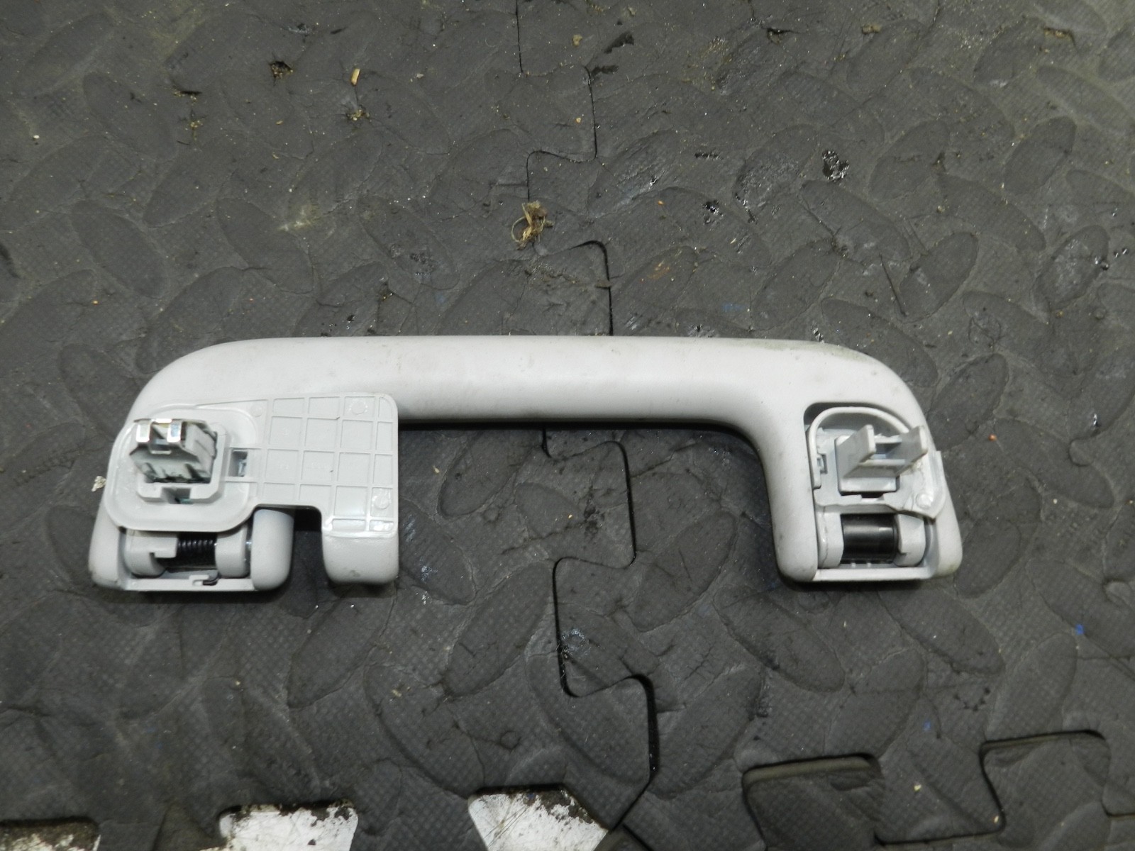 169. TOYOTA AURIS. 1.6 DIESEL. GRAB HANDLE - Image 2
