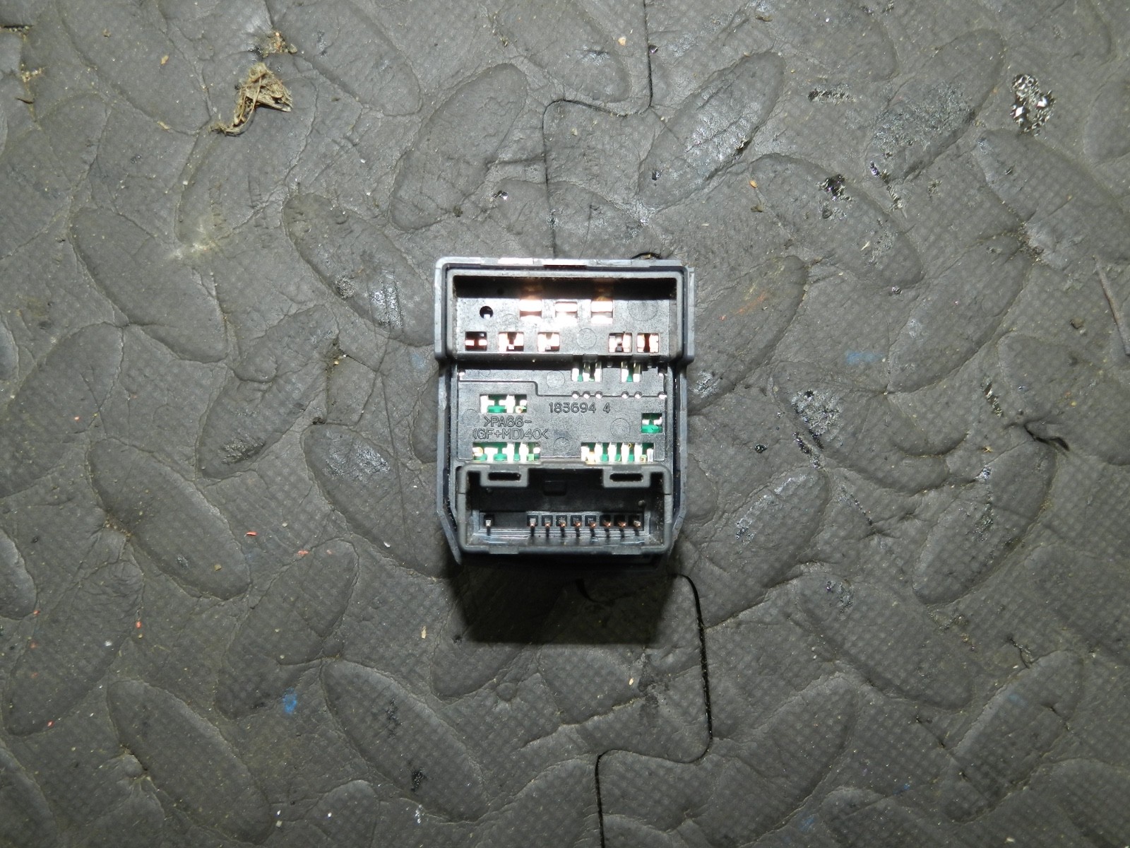 169. TOYOTA AURIS. 1.6 DIESEL. WING MIRROR SWITCH - Image 3
