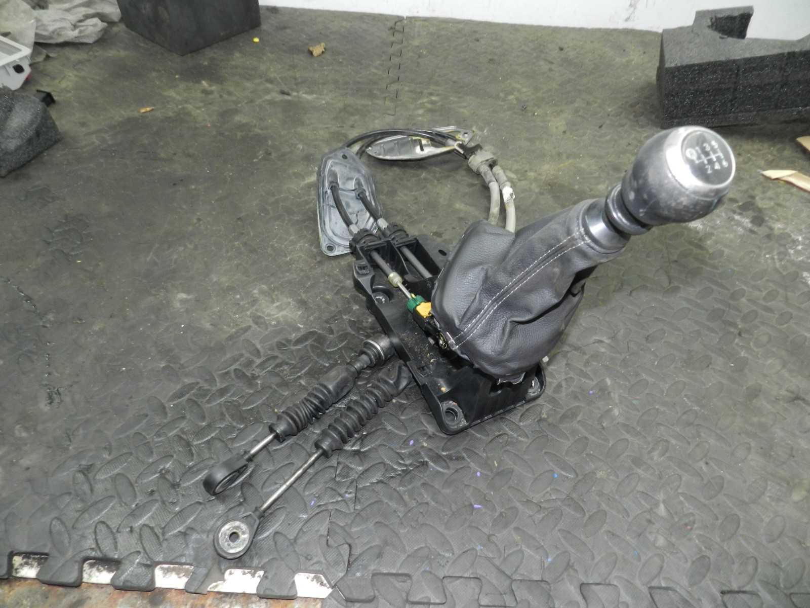 169. TOYOTA AURIS. 1.6 DIESEL. GEAR SELECTOR 6 SPEED AND CABLES - Image 3