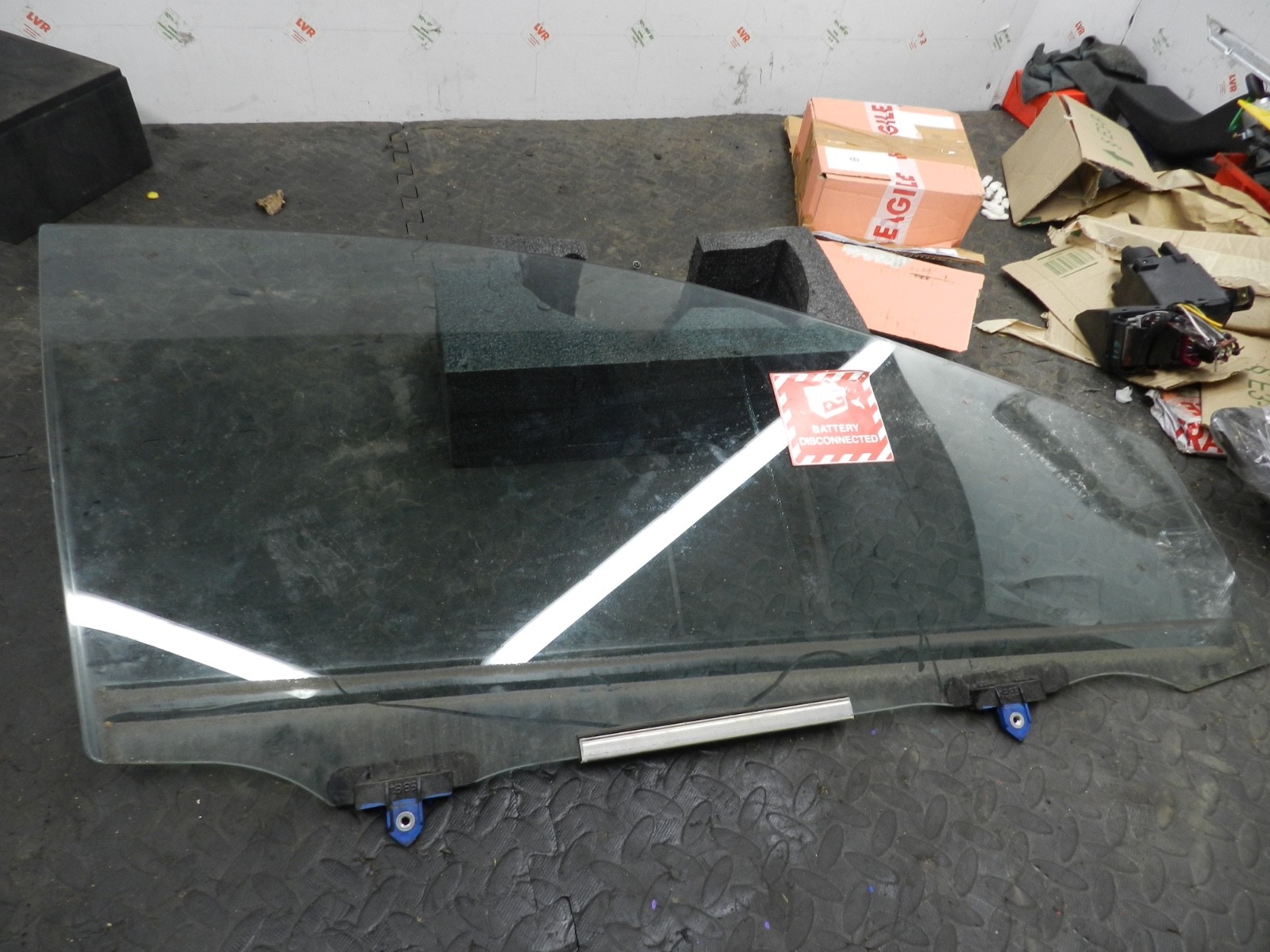 169. TOYOTA AURIS. 1.6 DIESEL. DRIVER SIDE FRONT WINDOW GLASS
