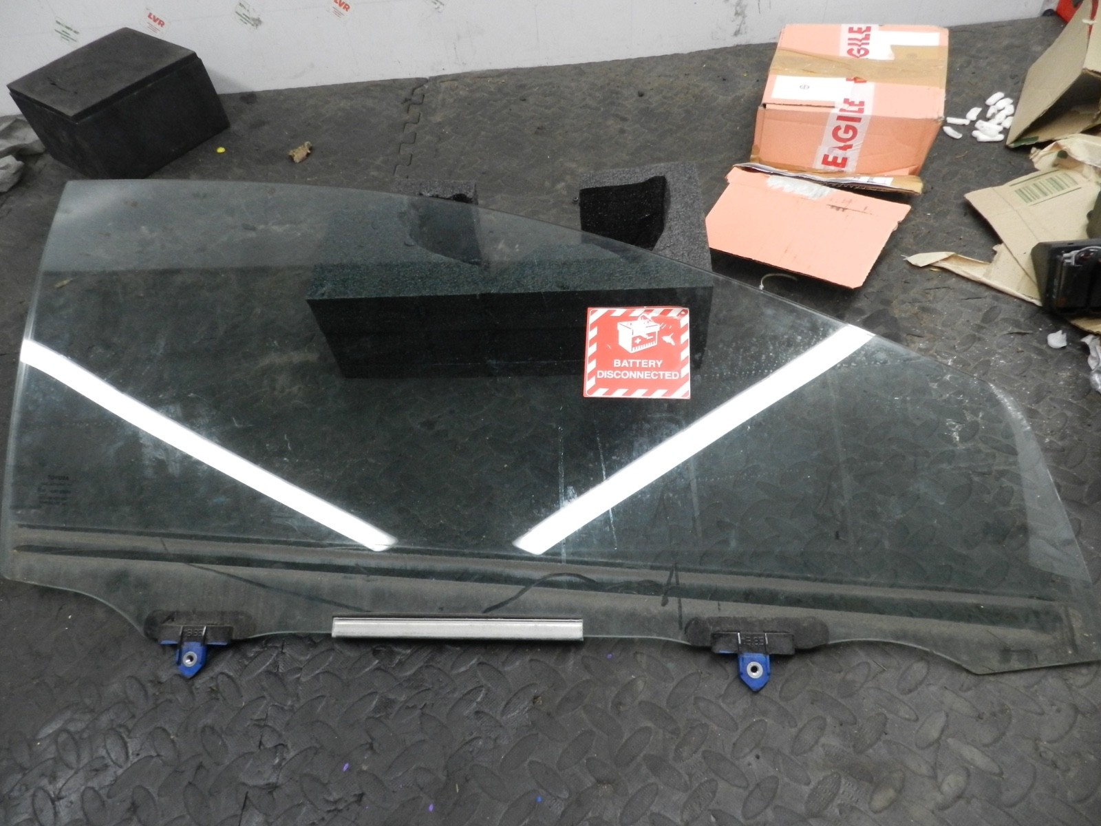 169. TOYOTA AURIS. 1.6 DIESEL. DRIVER SIDE FRONT WINDOW GLASS - Image 2