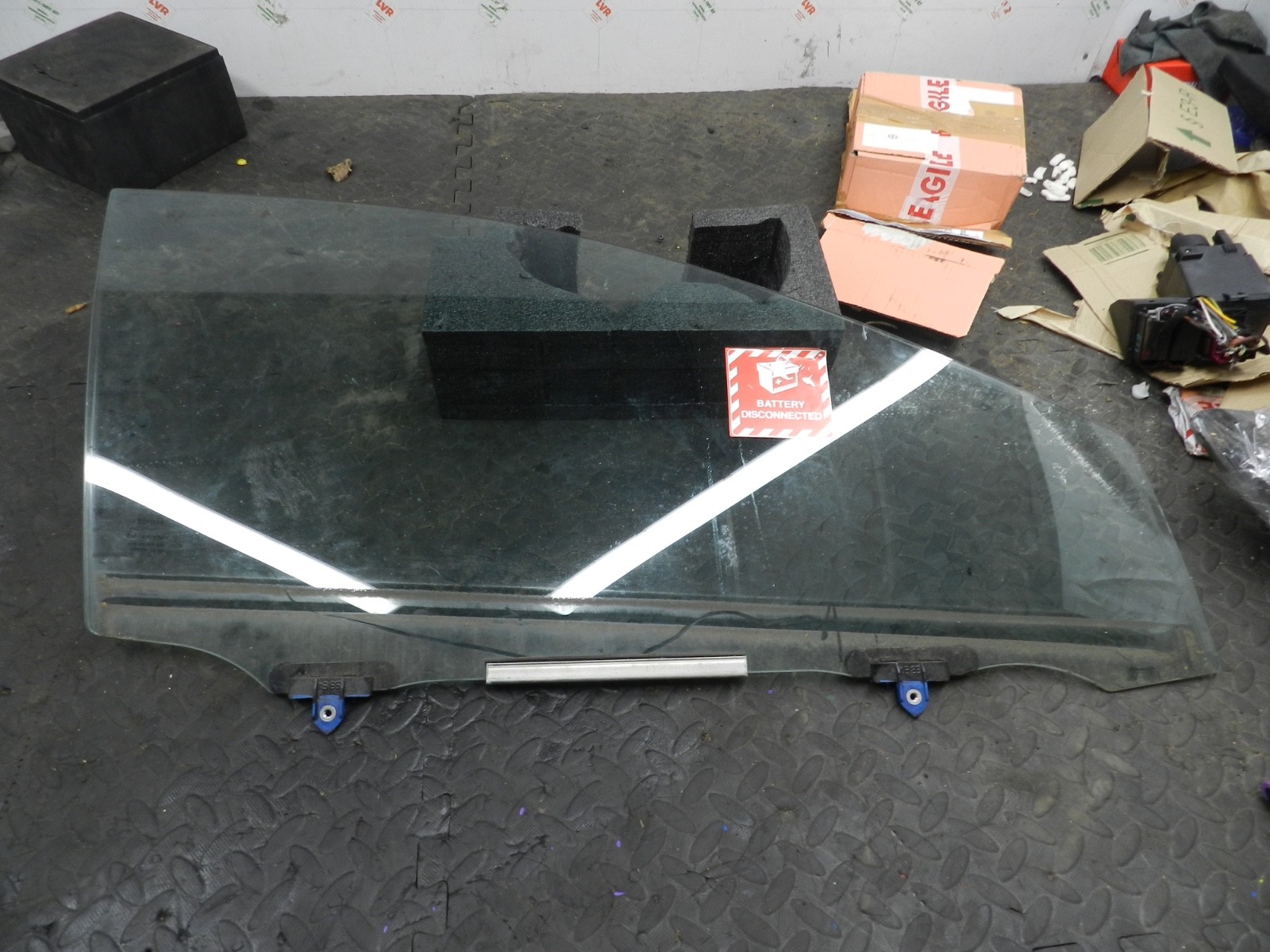 169. TOYOTA AURIS. 1.6 DIESEL. DRIVER SIDE FRONT WINDOW GLASS - Image 3