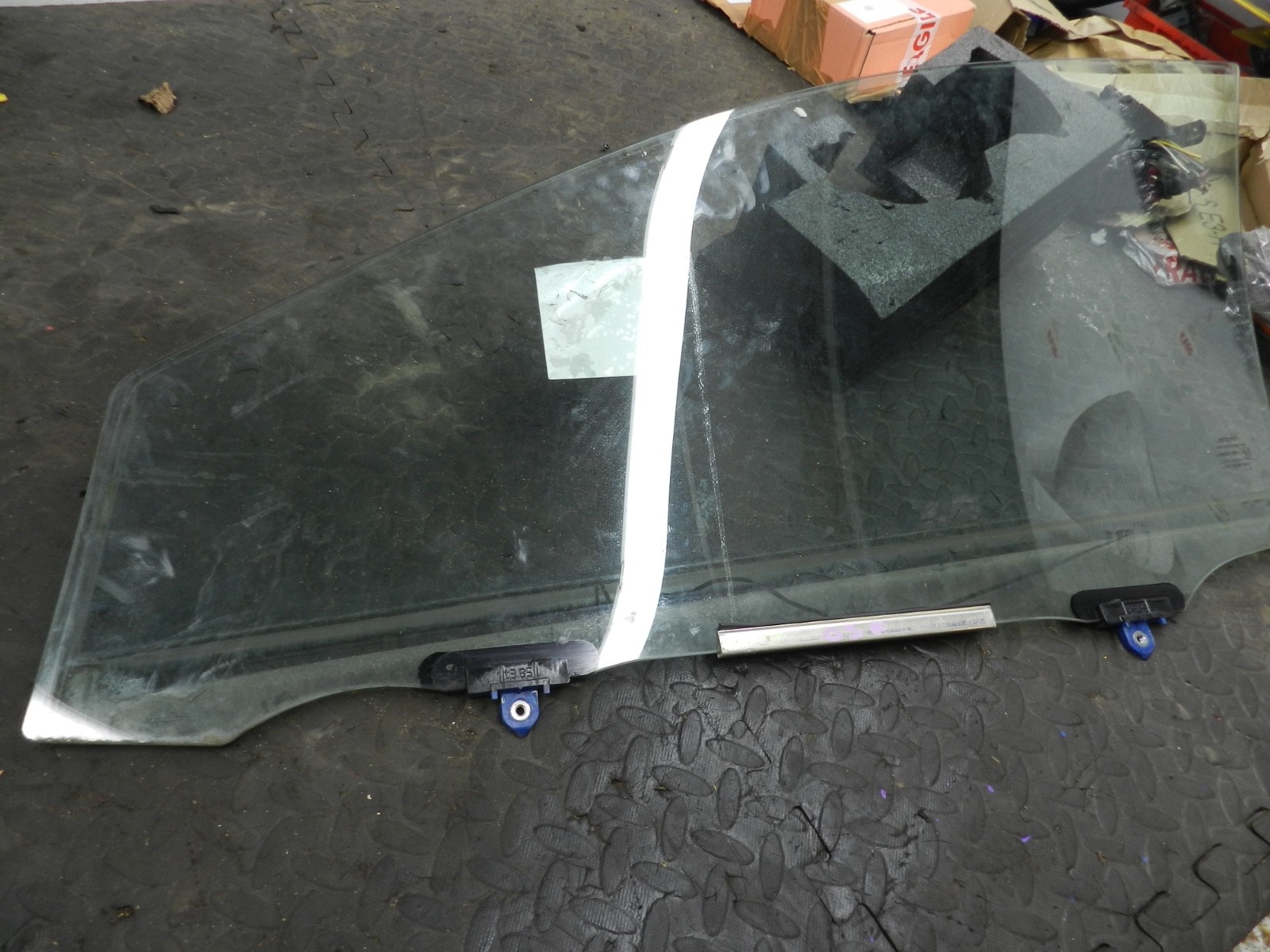 169. TOYOTA AURIS. 1.6 DIESEL. DRIVER SIDE FRONT WINDOW GLASS - Image 5