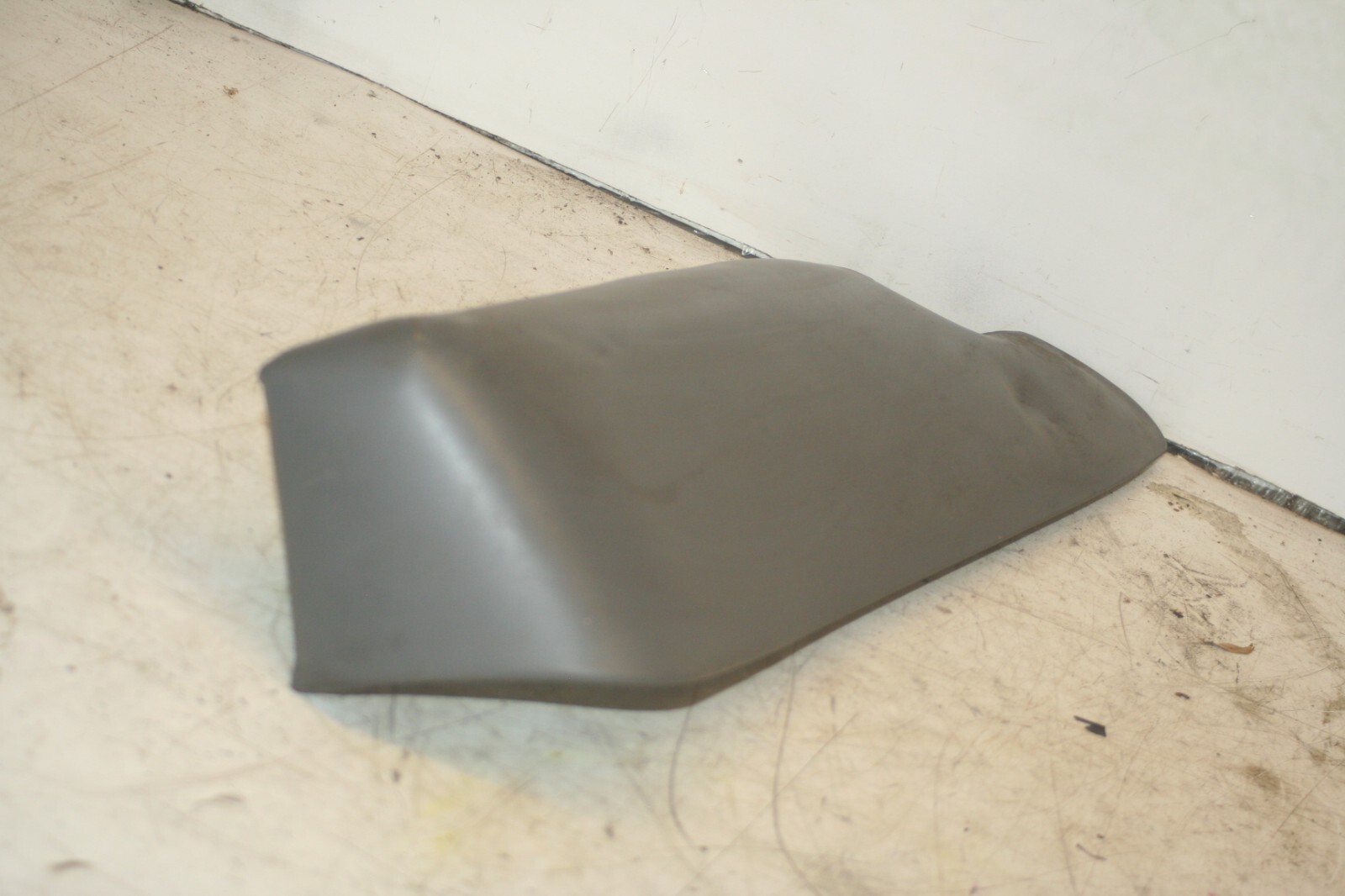 (98) TOYOTA RAV 4 MK1. DRIVER REAR LEATHER SEAT EDGE BOLSTER - Image 3