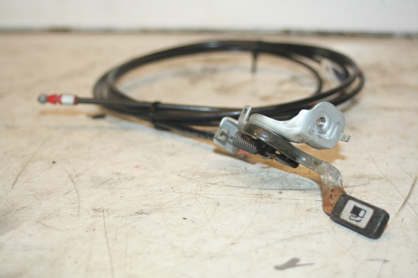(98) TOYOTA RAV 4 MK1. FUEL CABLE FLAP RELEASE - Image 2