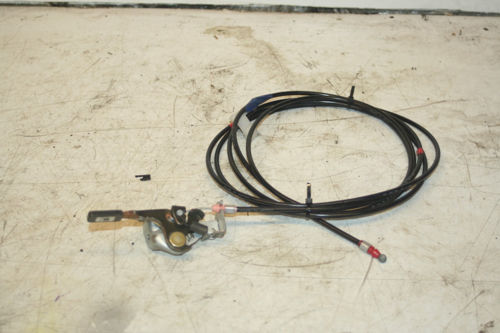 (98) TOYOTA RAV 4 MK1. FUEL CABLE FLAP RELEASE - Image 4