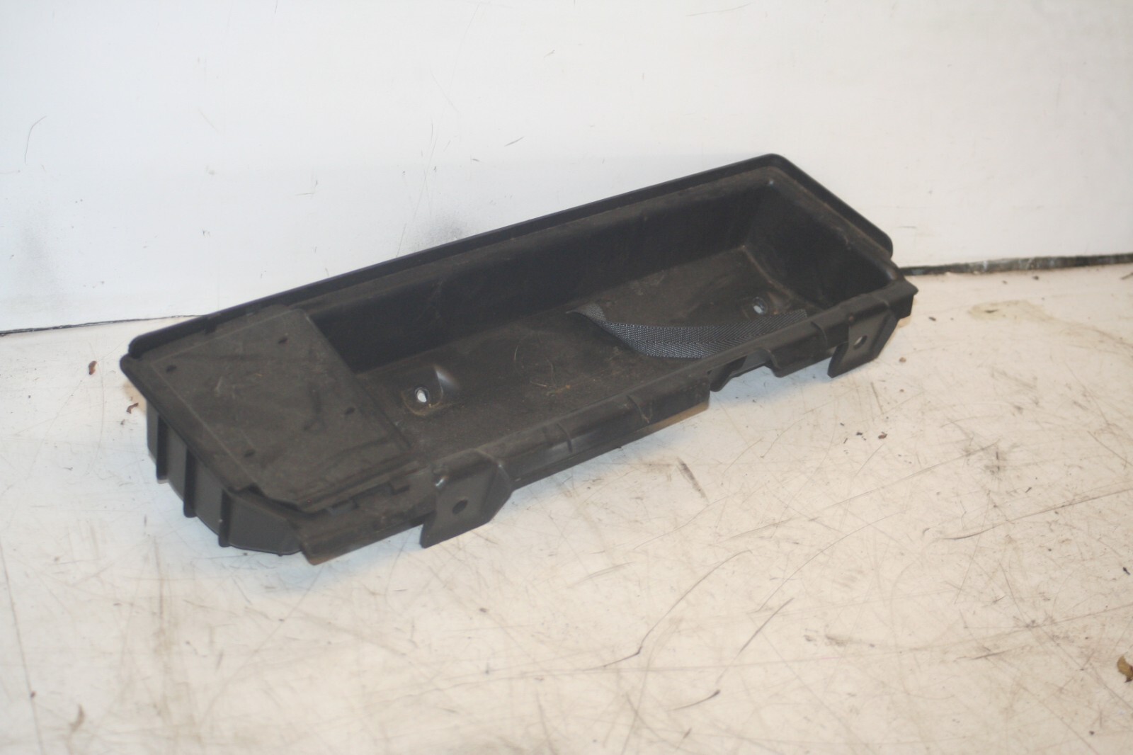 (98) TOYOTA RAV 4 MK1. EMERGENCY TOOL HOLDER TRIM 64769-42010 - Image 3