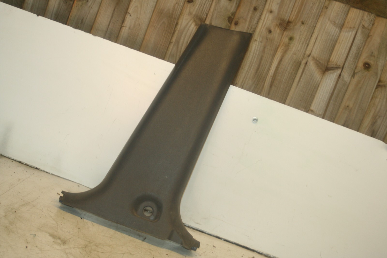 (98) TOYOTA RAV 4 MK1. B PILLAR LOWER TRIM 62413-42010 DRIVER SIDE