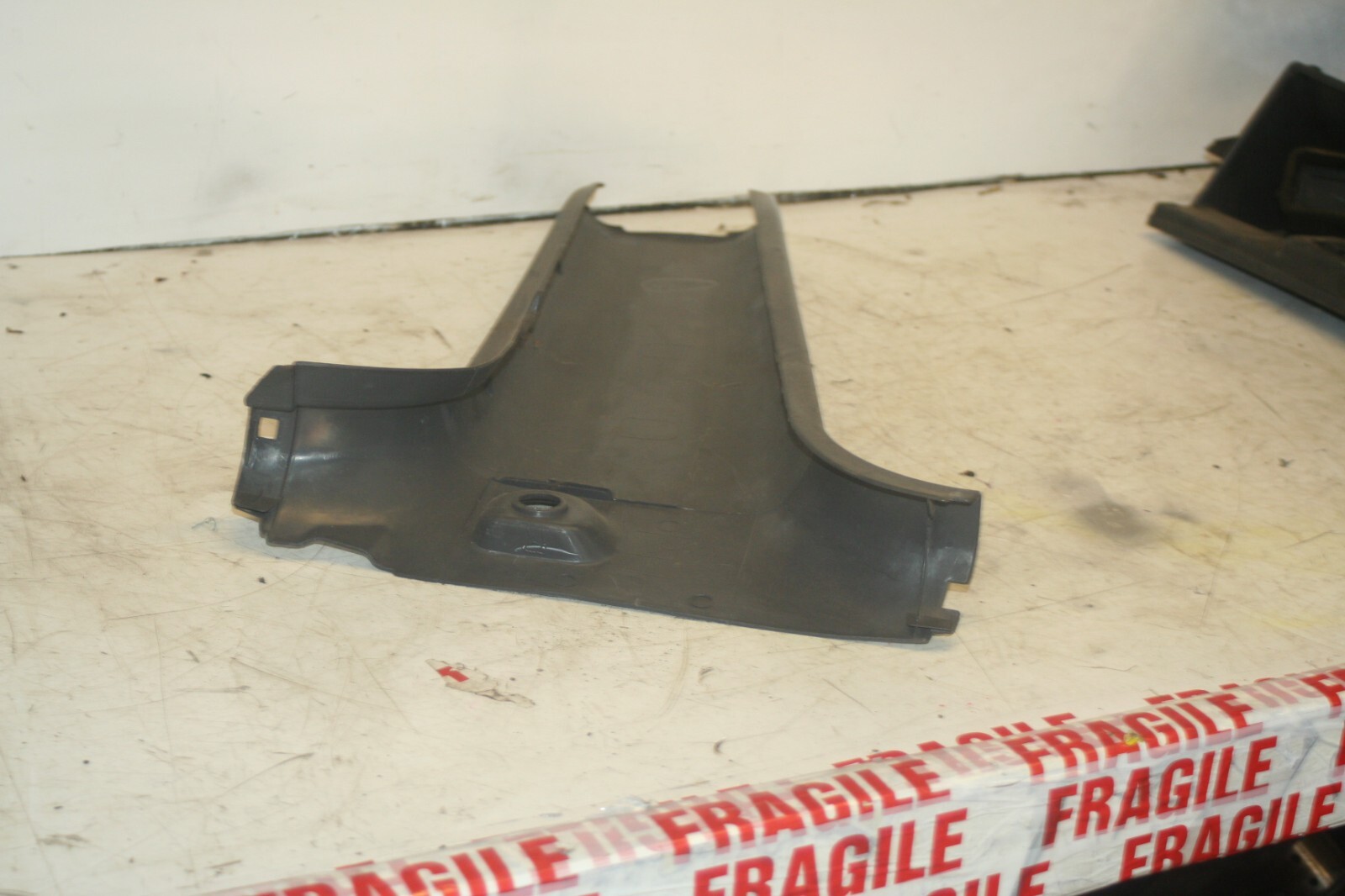 (98) TOYOTA RAV 4 MK1. B PILLAR LOWER TRIM 62413-42010 DRIVER SIDE - Image 5