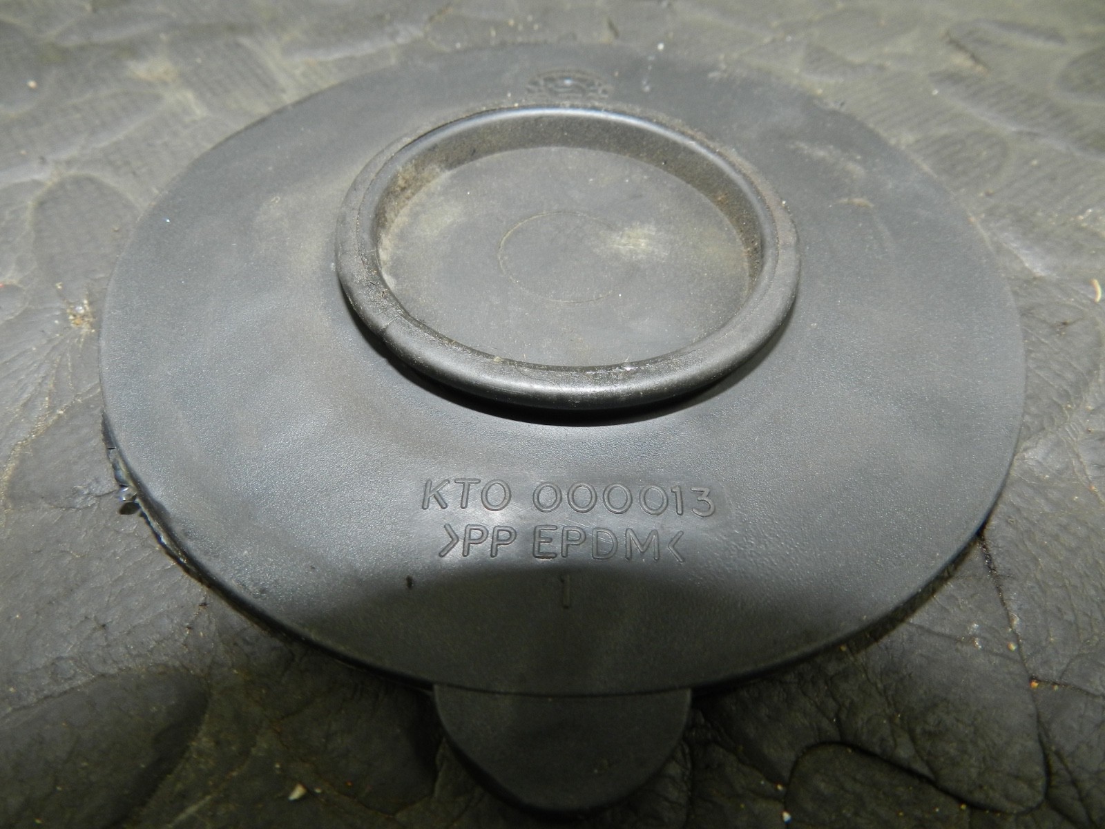 168. 2008 RANGE ROVER SPORT L320. KT013 WHEEL WIND CAP GROMMET COVER - Image 4