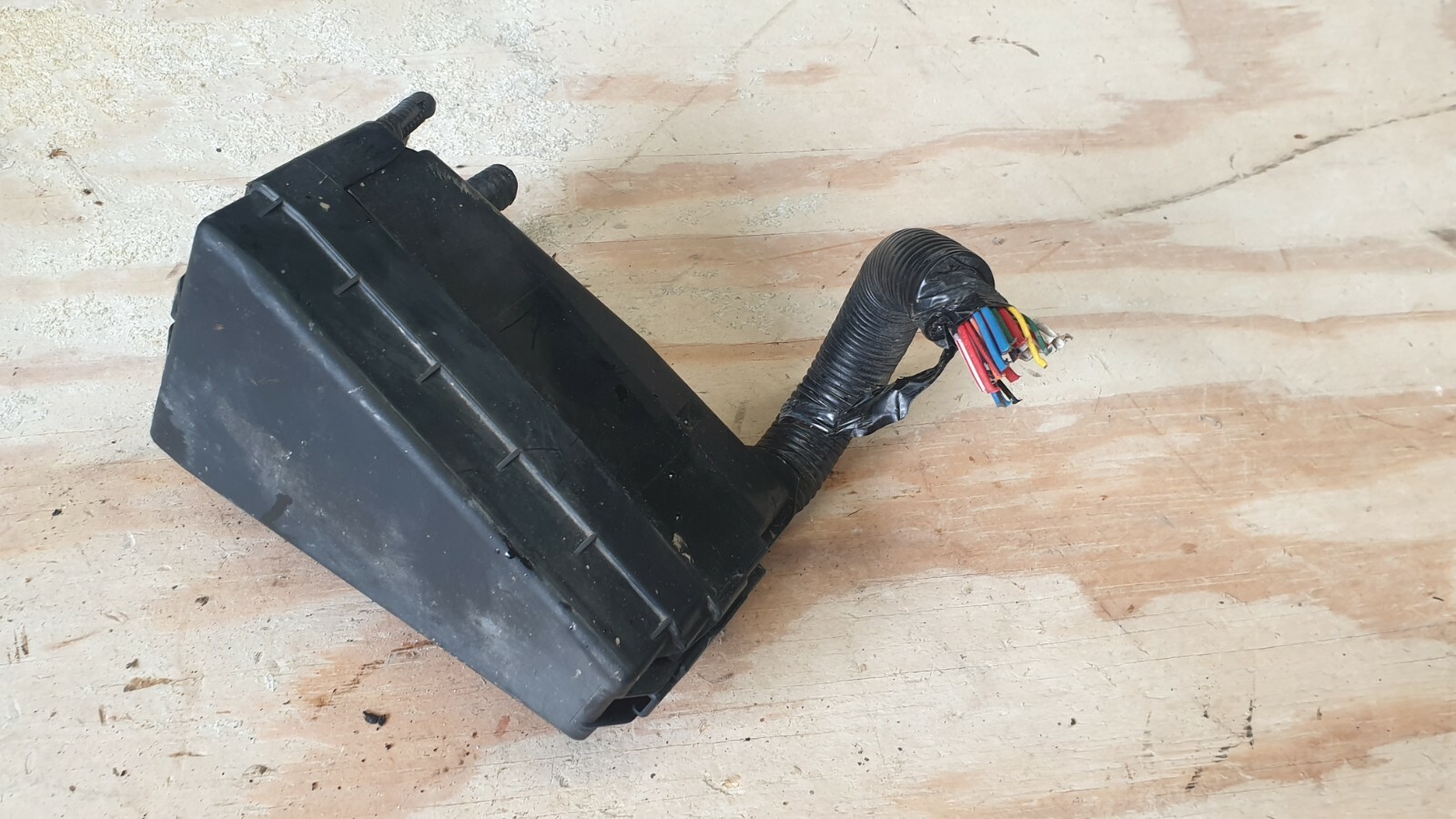 2005 HONDA JAZZ 1.4 PETROL AUTOMATIC. ENGINE BAY FUSE BOX BOARD.