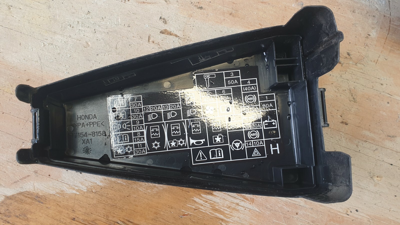 2005 HONDA JAZZ 1.4 PETROL AUTOMATIC. ENGINE BAY FUSE BOX BOARD. - Image 3
