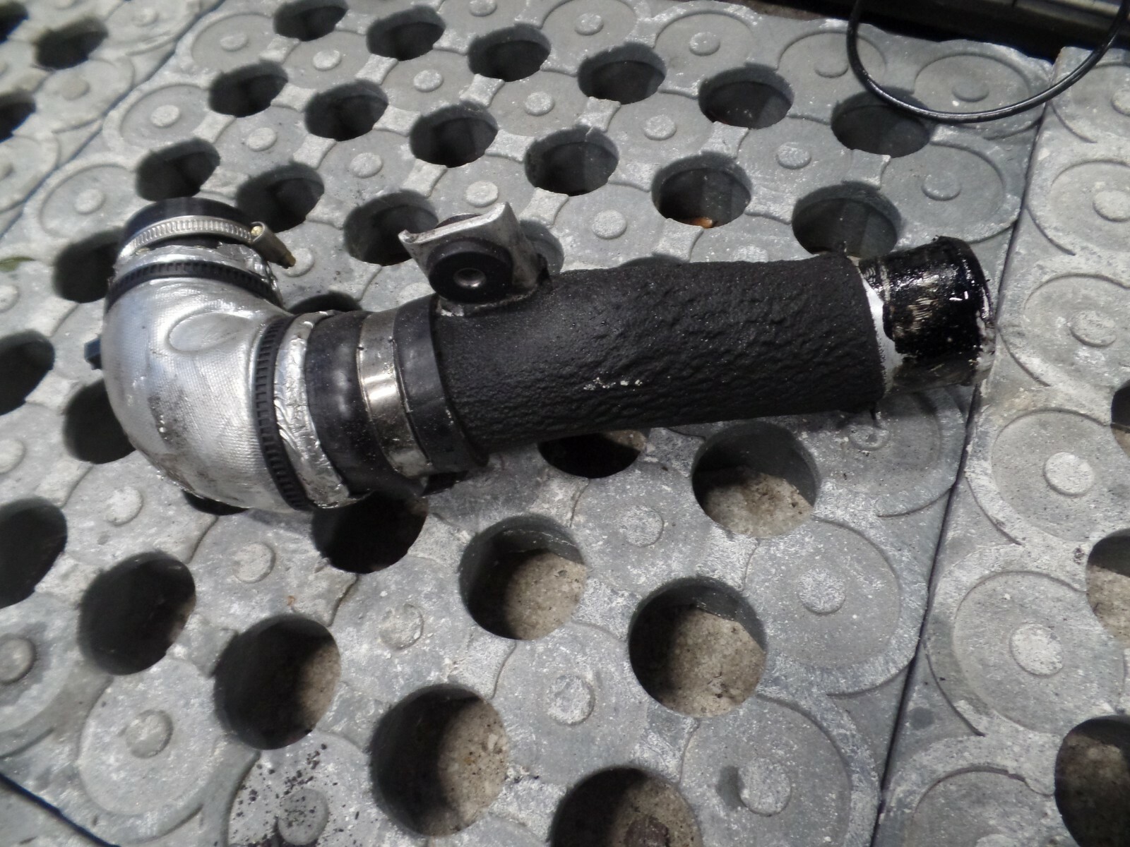 2010 HYUNDAI SANTA FE 2.2 DIESEL AUTOMATIC. BOOST PIPE. - Image 2