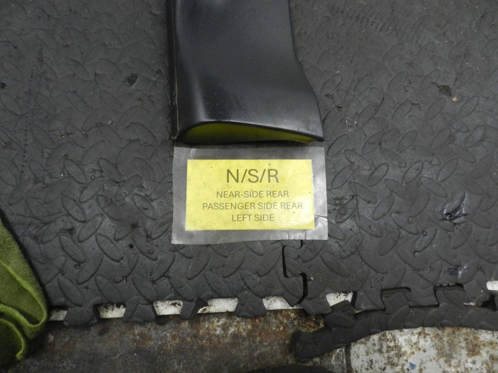168. 2008 RANGE ROVER SPORT L320. PASSENGER SIDE REAR DOOR EXTERNAL TRIM - Image 2