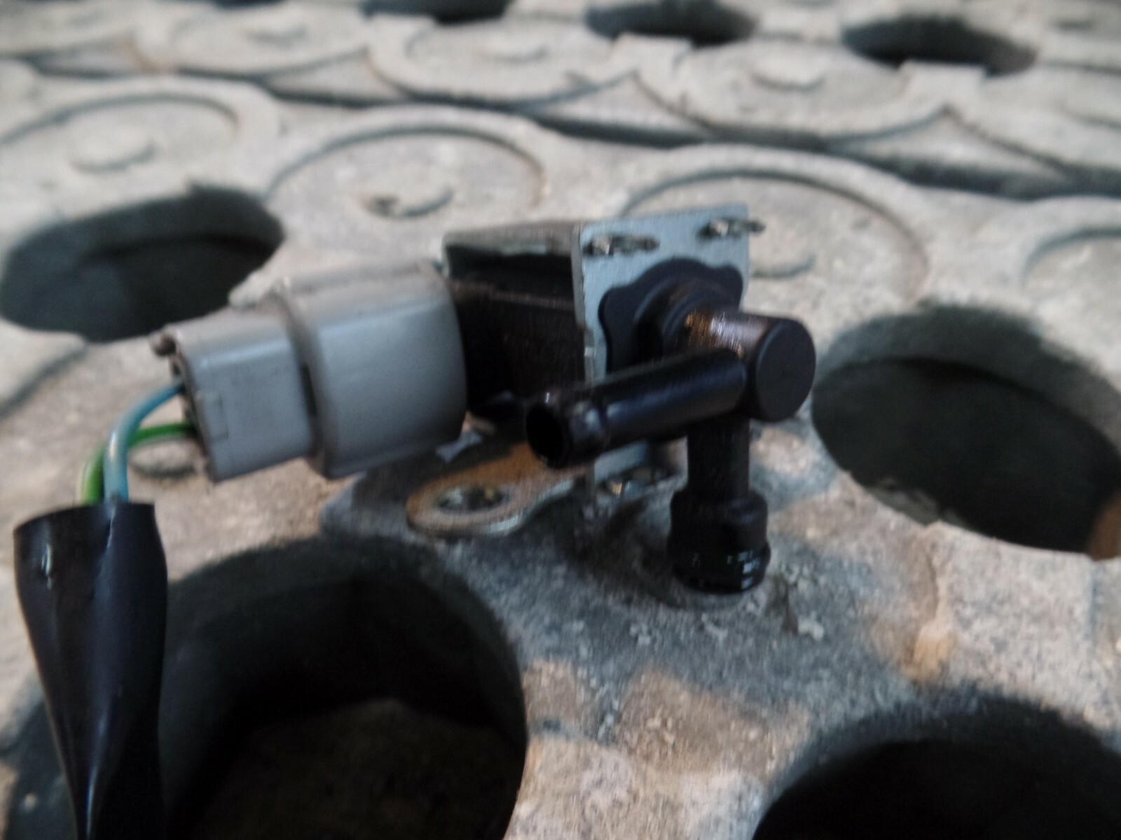 MK2 Nissan Note 2015 1.2 Petrol - Engine Solenoid - Image 2