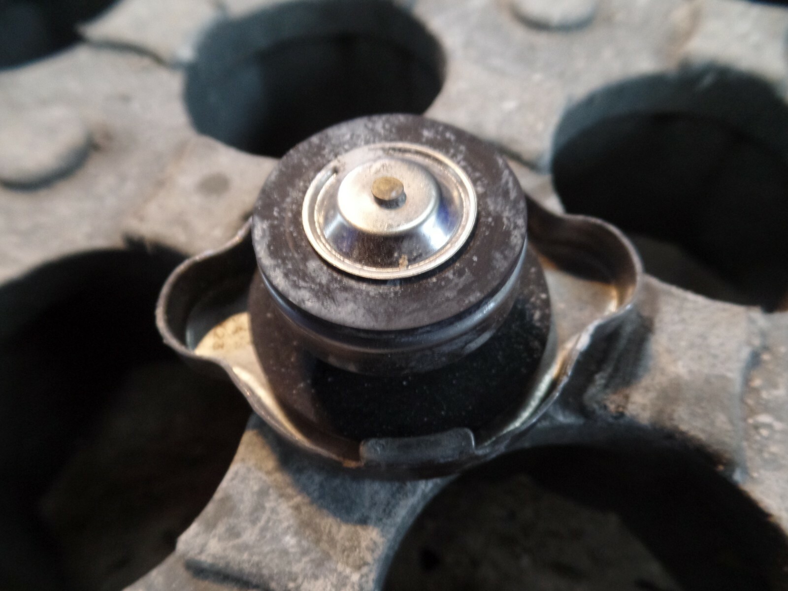 MK2 Nissan Note 2015 1.2 Petrol - Coolant Cap - Image 2