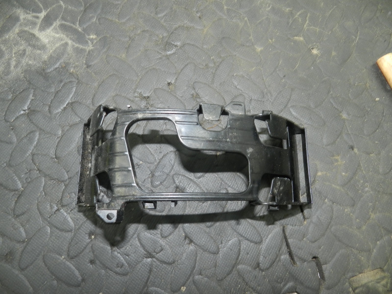168. 2008 RANGE ROVER SPORT L320. FJG500032XXX TRIM GEAR SURROUND - Image 2