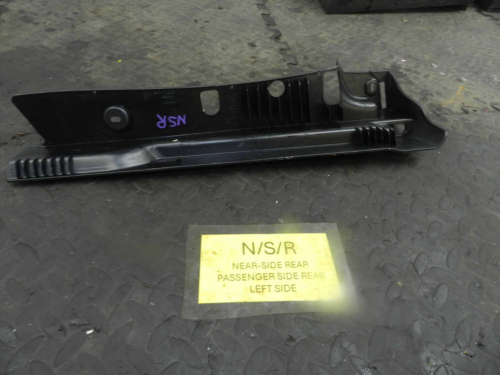 MINI COUNTRYMAN R60 . 164 2014 ALL4. PASSENGER SIDE BOOT PLASTIC TRIM - Image 2