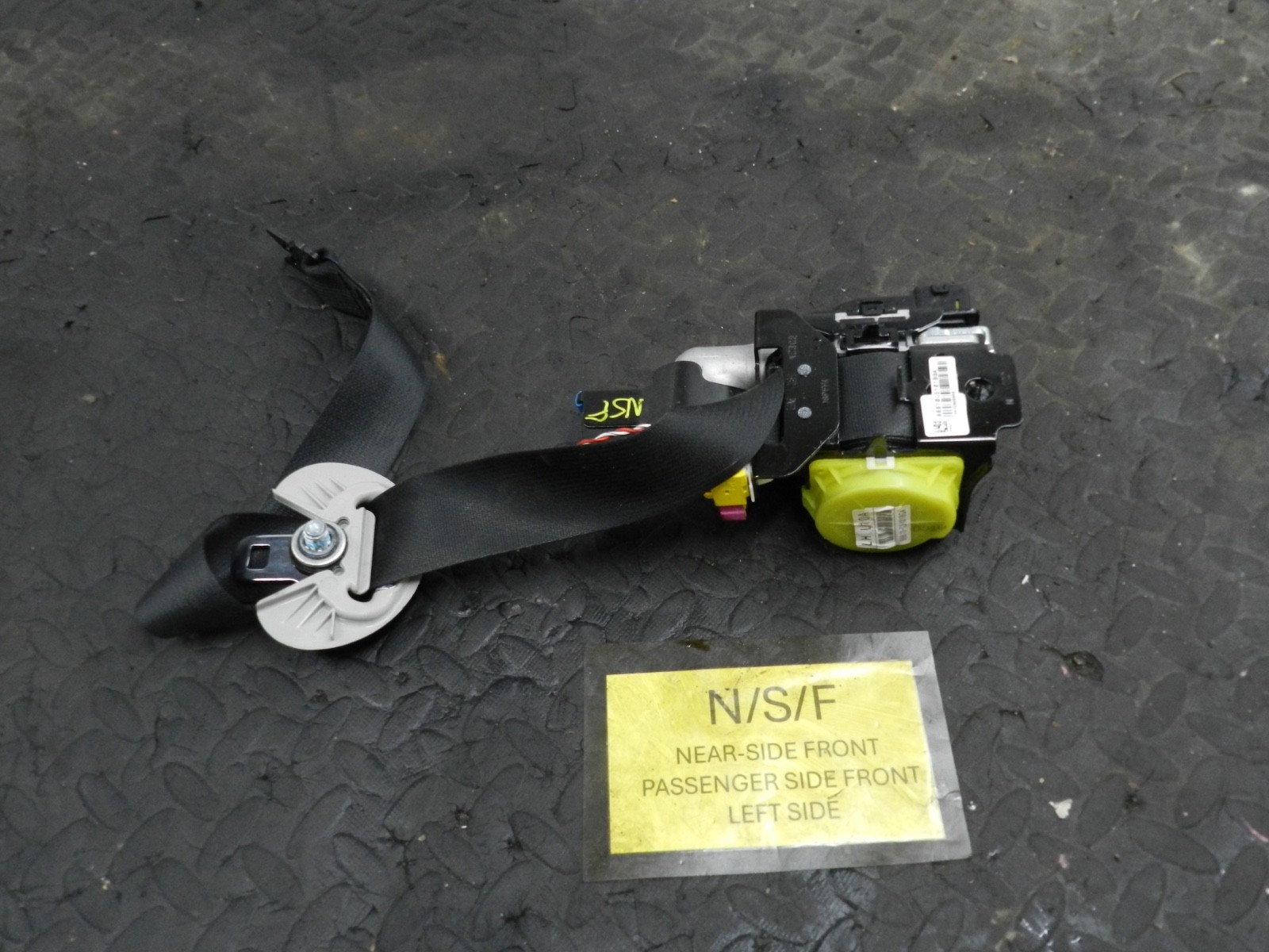 171. KIA SORENTO MK3 GT-LINE. PASSENGER SIDE FRONT SEAT BELT - Image 2