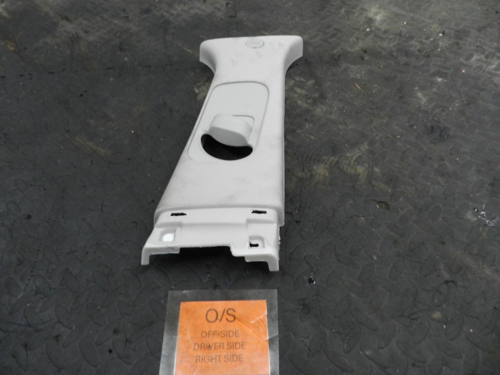 171. KIA SORENTO MK3 GT-LINE. DRIVER SIDE B PILLAR UPPER TRIM
