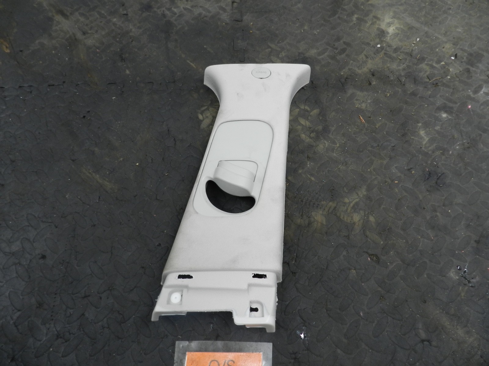 171. KIA SORENTO MK3 GT-LINE. DRIVER SIDE B PILLAR UPPER TRIM - Image 2