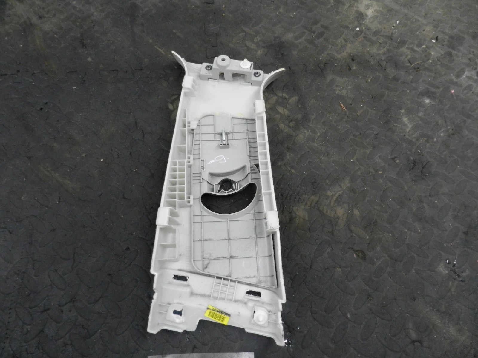 171. KIA SORENTO MK3 GT-LINE. DRIVER SIDE B PILLAR UPPER TRIM - Image 4