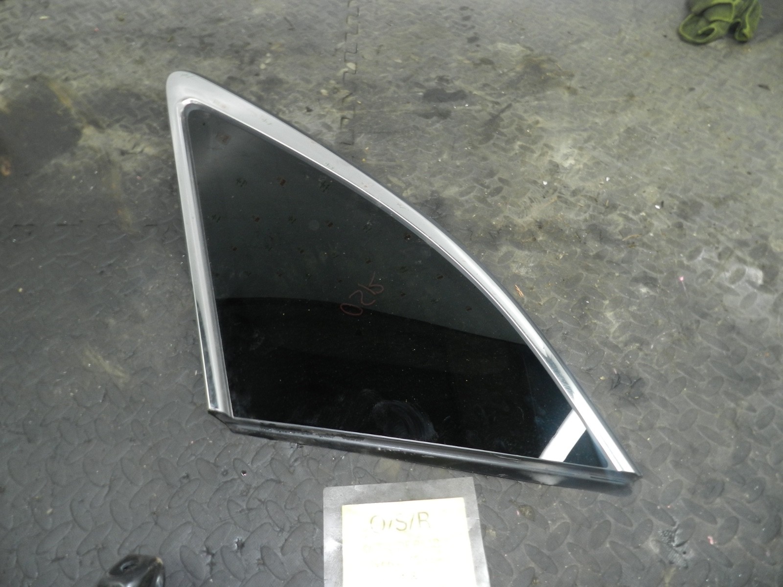 171. KIA SORENTO MK3 GT-LINE. DRIVER SIDE REAR QUARTER PANEL WINDOW GLASS