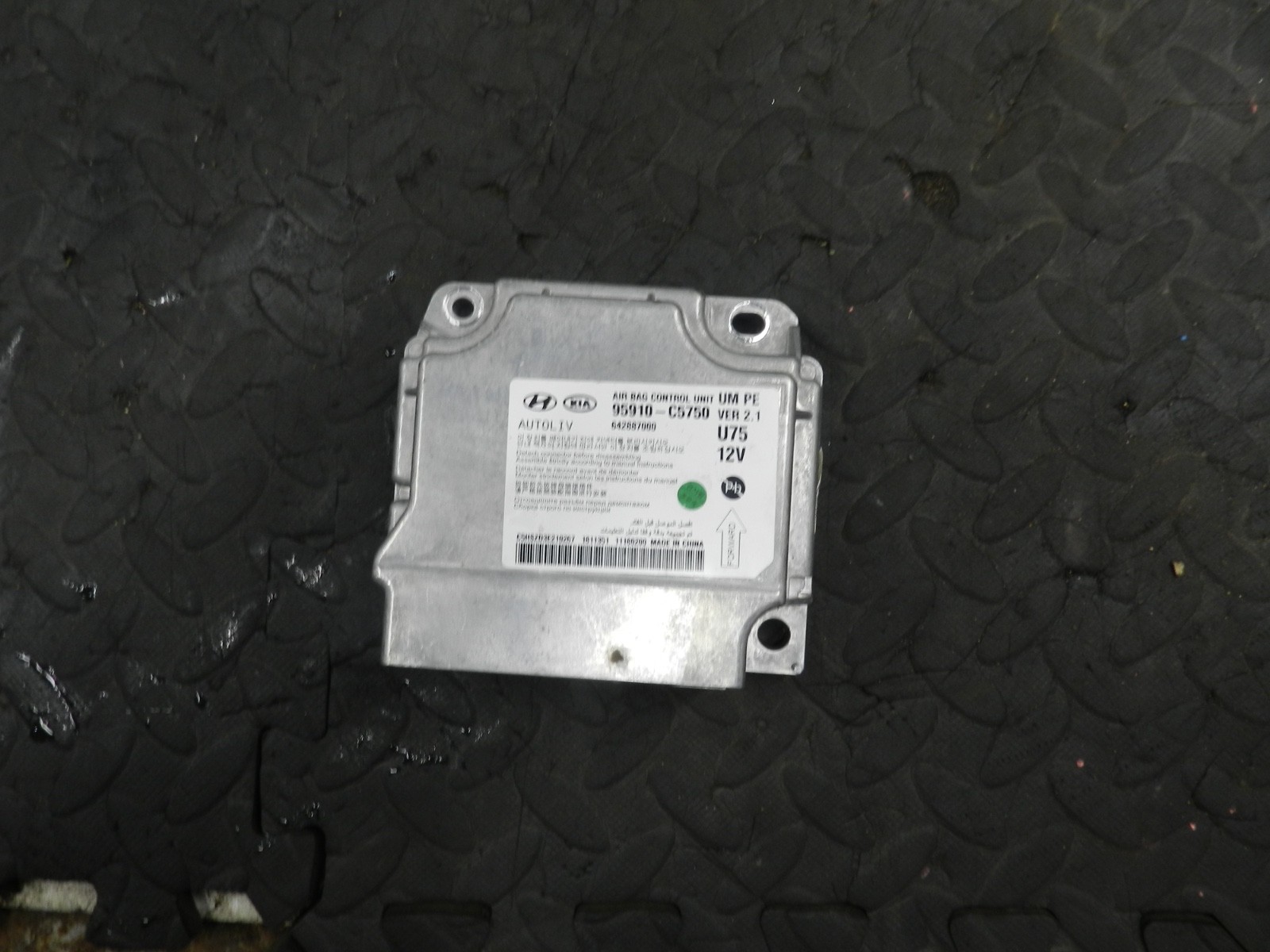 171. KIA SORENTO MK3 GT-LINE. 95910-C5750 AIR BAG SENSOR ECU