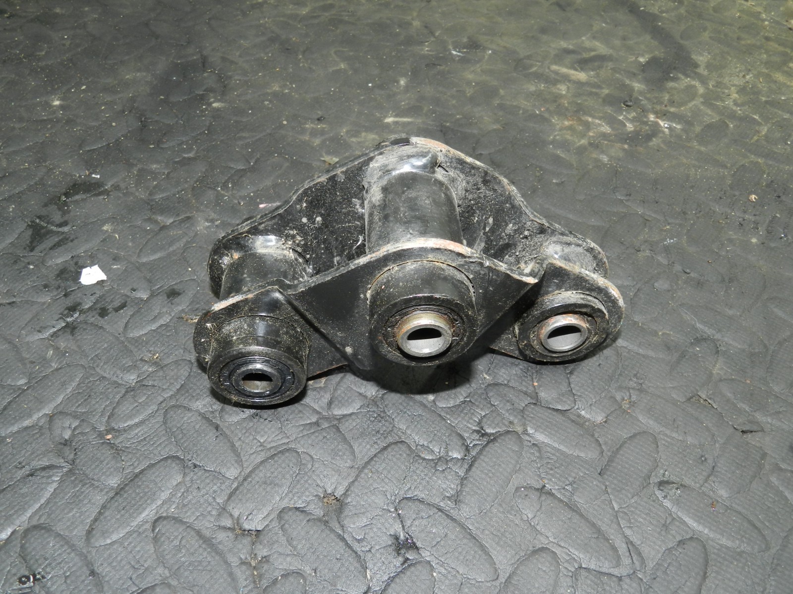 170. 2024 LEXMOTO LXS 125 MOTORBIKE. ENGINE MOUNT BRACKET