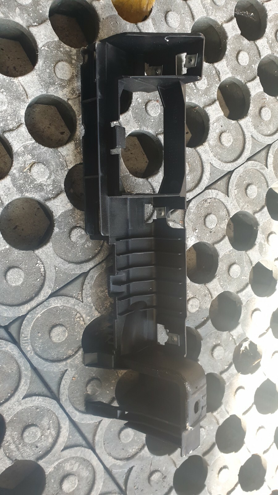 Mini Countryman 2014 R60 - O/S/R Drivers Side Tailgate Boot Floor Bracket